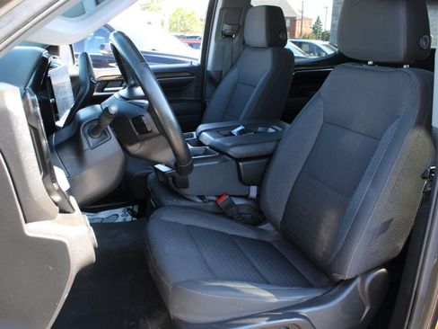 Used 2023 Chevrolet Silverado 1500 LT AWD/4WD image 16