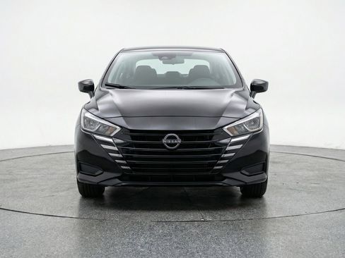 Used 2025 Nissan Versa SV image 2