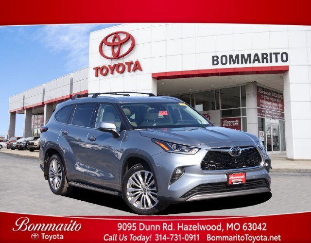 Used 2024 Toyota Highlander Platinum FWD image 1