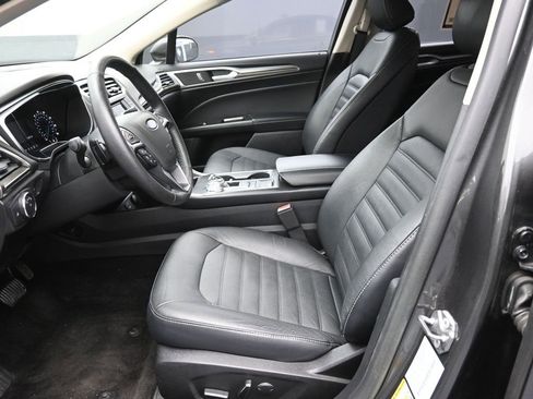 Used 2018 Ford Fusion SE image 12