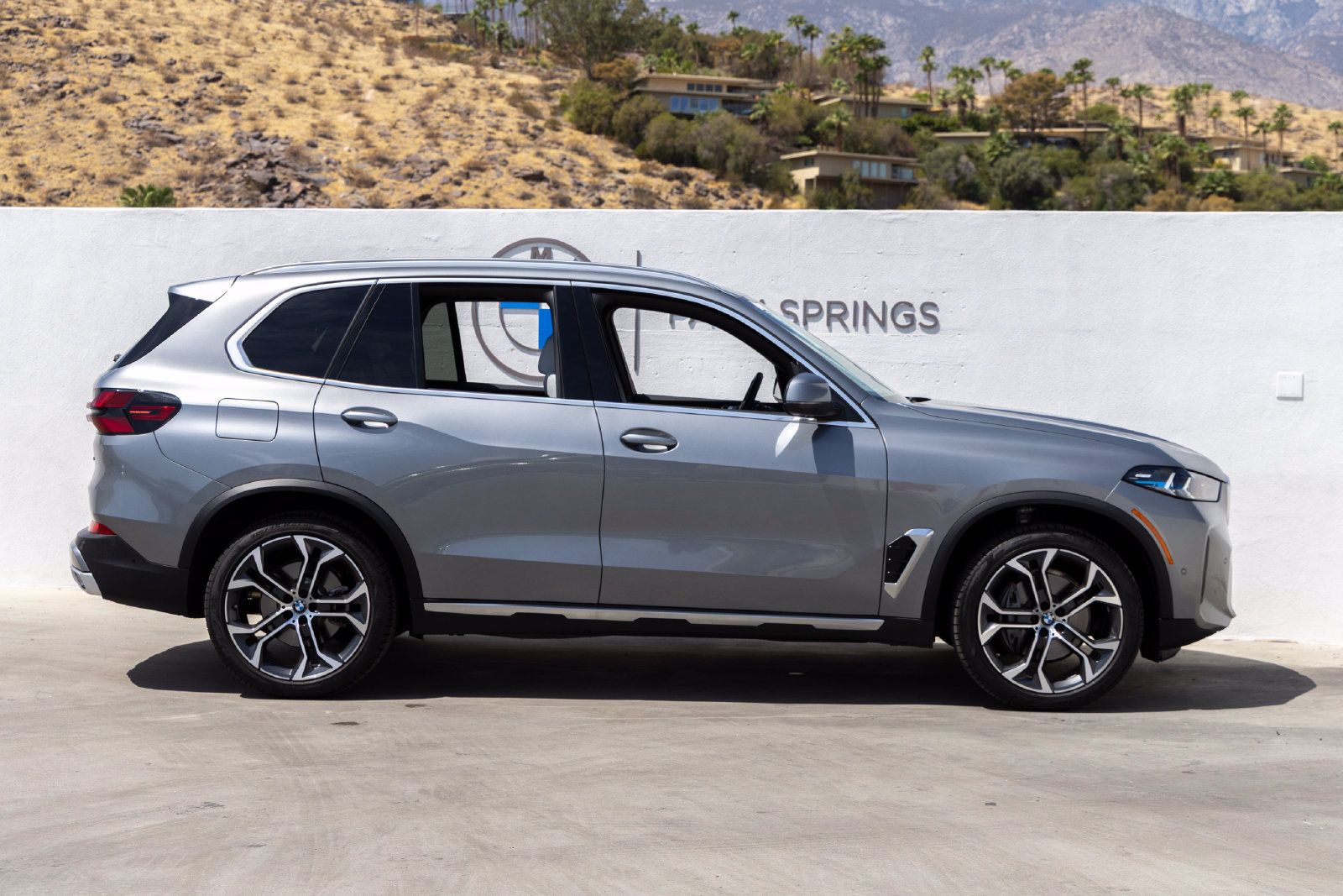 Certified 2026 BMW X5 sDrive40i w/ Parking Assistance Package RWD image 6
