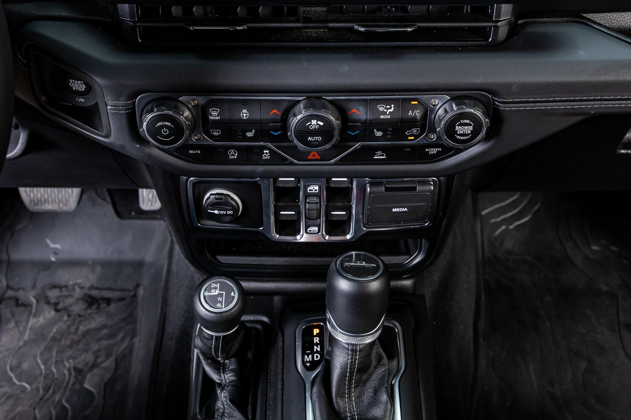 Used 2025 Jeep Gladiator Sport AWD/4WD image 24