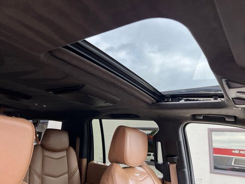 Used 2017 Cadillac Escalade ESV Platinum image 16