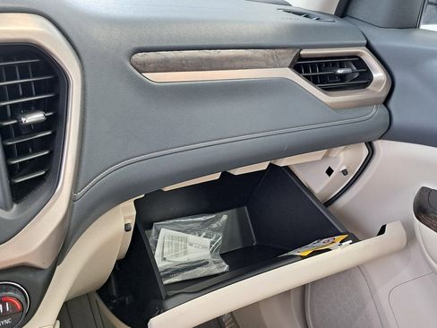 Used 2021 GMC Acadia Denali w/ Denali Technology Package image 19