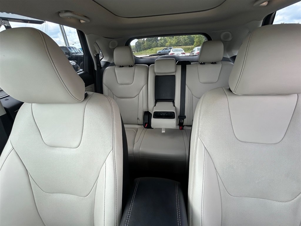 Used 2017 Ford Edge Titanium w/ Equipment Group 301A FWD image 23