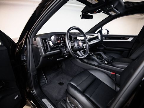 Certified 2026 Porsche Cayenne AWD/4WD image 4