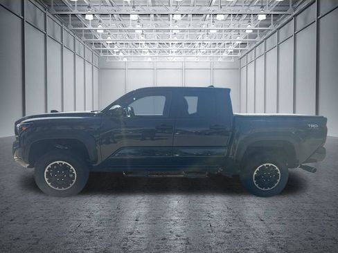Used 2025 Toyota Tacoma TRD Off-Road AWD/4WD image 3