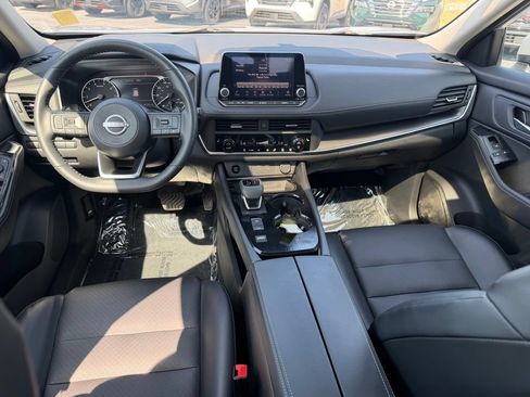 Used 2024 Nissan Rogue SV w/ SV Premium Package FWD image 29