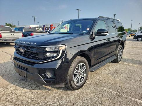 Certified 2025 Ford Expedition Active RWD image 3