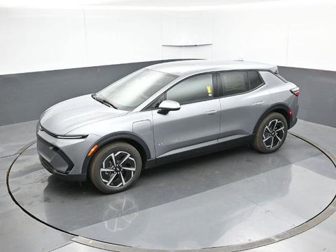 New 2026 Chevrolet Equinox EV LT image 18