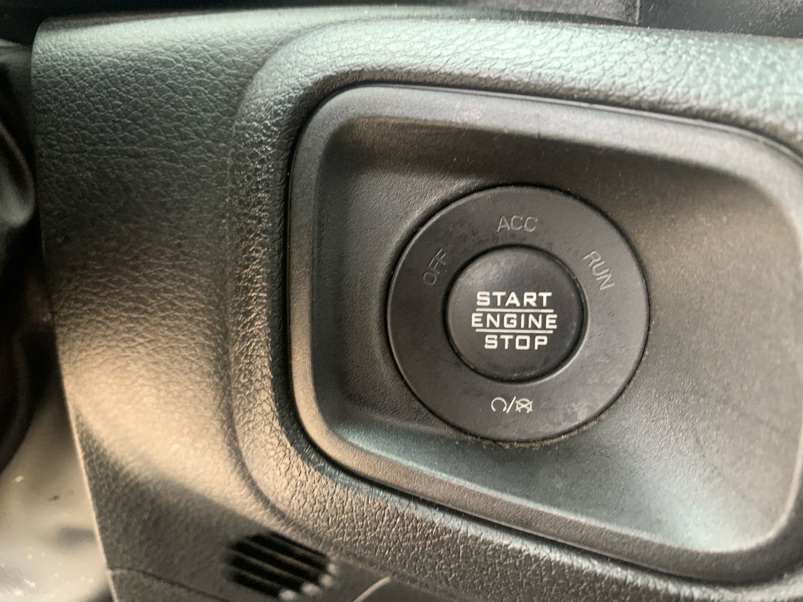 Used 2024 Jeep Gladiator Sport AWD/4WD image 23