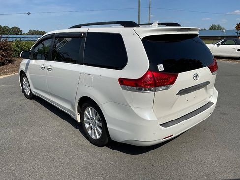 Used 2011 Toyota Sienna Limited image 6