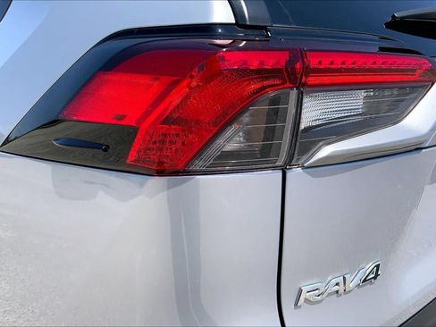 Used 2022 Toyota RAV4 XLE Premium FWD image 28