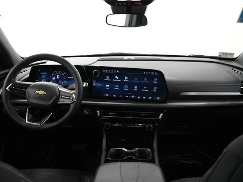 Used 2024 Chevrolet Traverse LT w/ Trailering Package AWD/4WD image 14