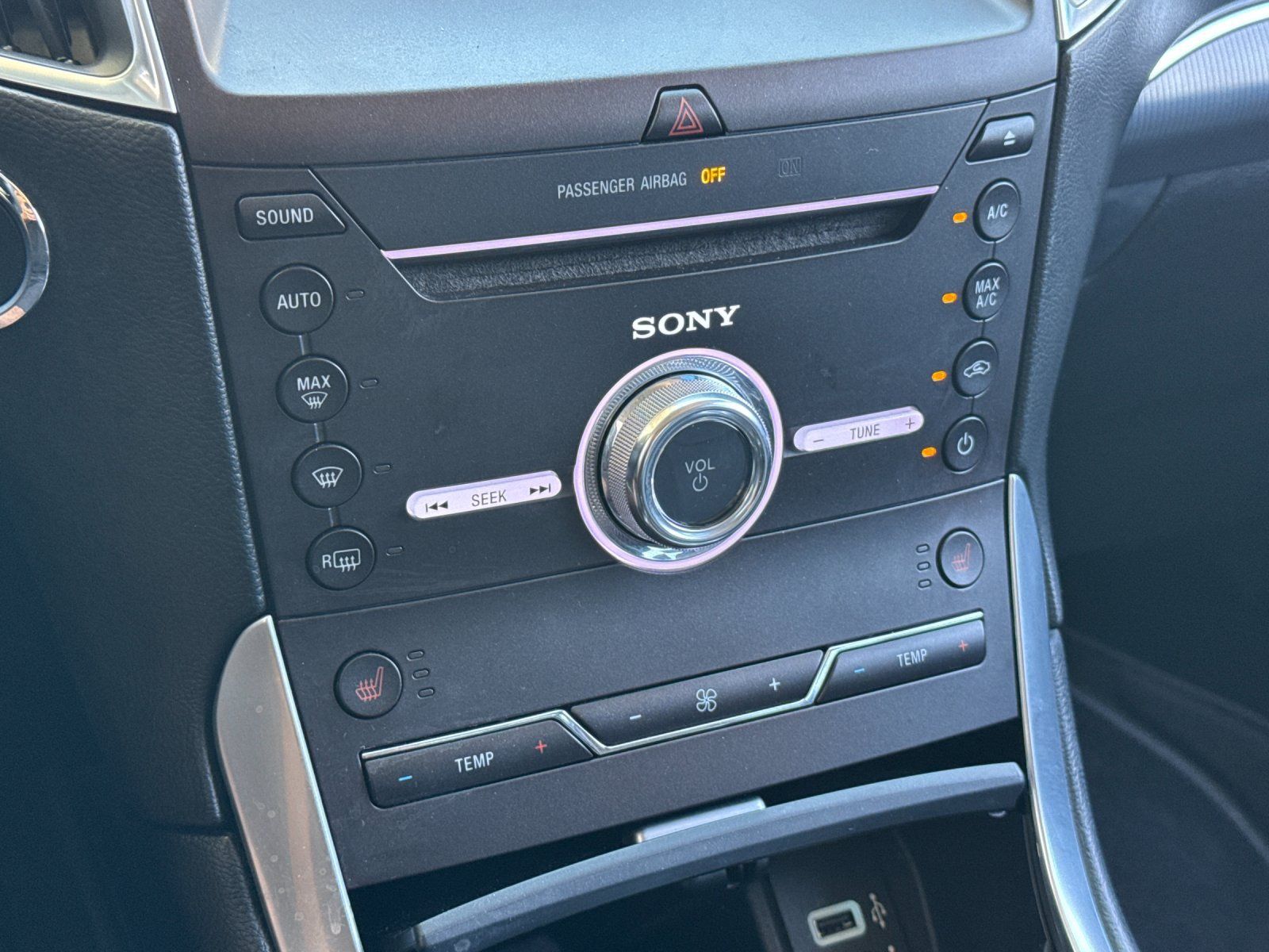 Used 2017 Ford Edge Titanium FWD image 19