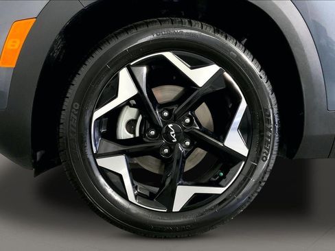 Certified 2025 Kia Seltos S image 9