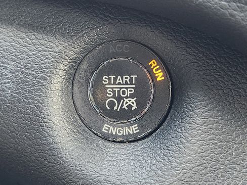 Used 2015 Jeep Cherokee Latitude w/ Comfort/Convenience Group image 21