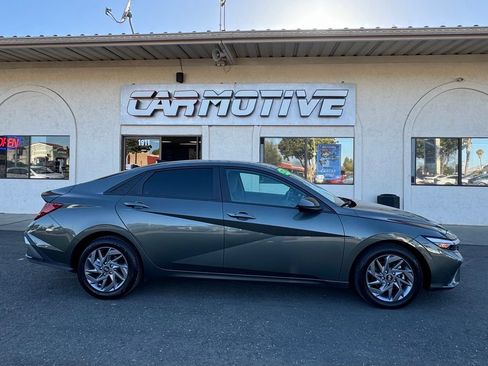 Used 2024 Hyundai Elantra SEL FWD image 3