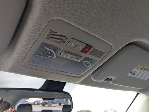 Used 2025 Hyundai Venue Limited image 19