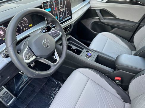 New 2026 Volkswagen Tiguan SE R-Line AWD/4WD image 9