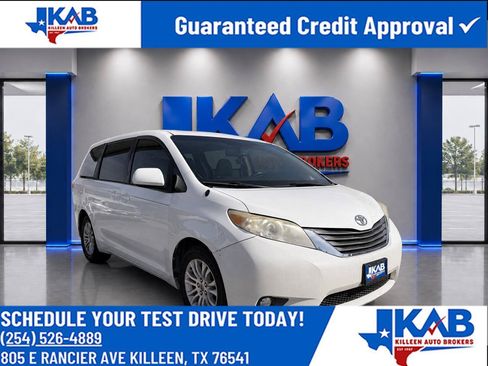 Used 2013 Toyota Sienna XLE FWD image 1
