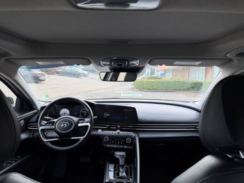 Used 2023 Hyundai Elantra Limited image 13