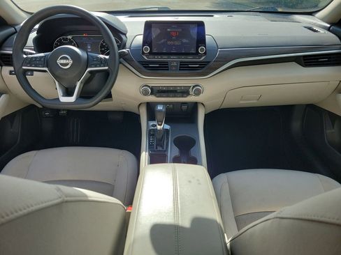 Used 2025 Nissan Altima 2.5 SV FWD image 11