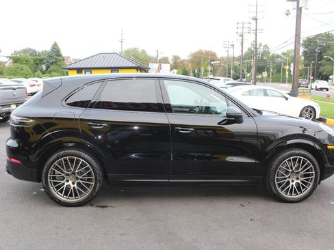 Used 2022 Porsche Cayenne Platinum Edition image 27