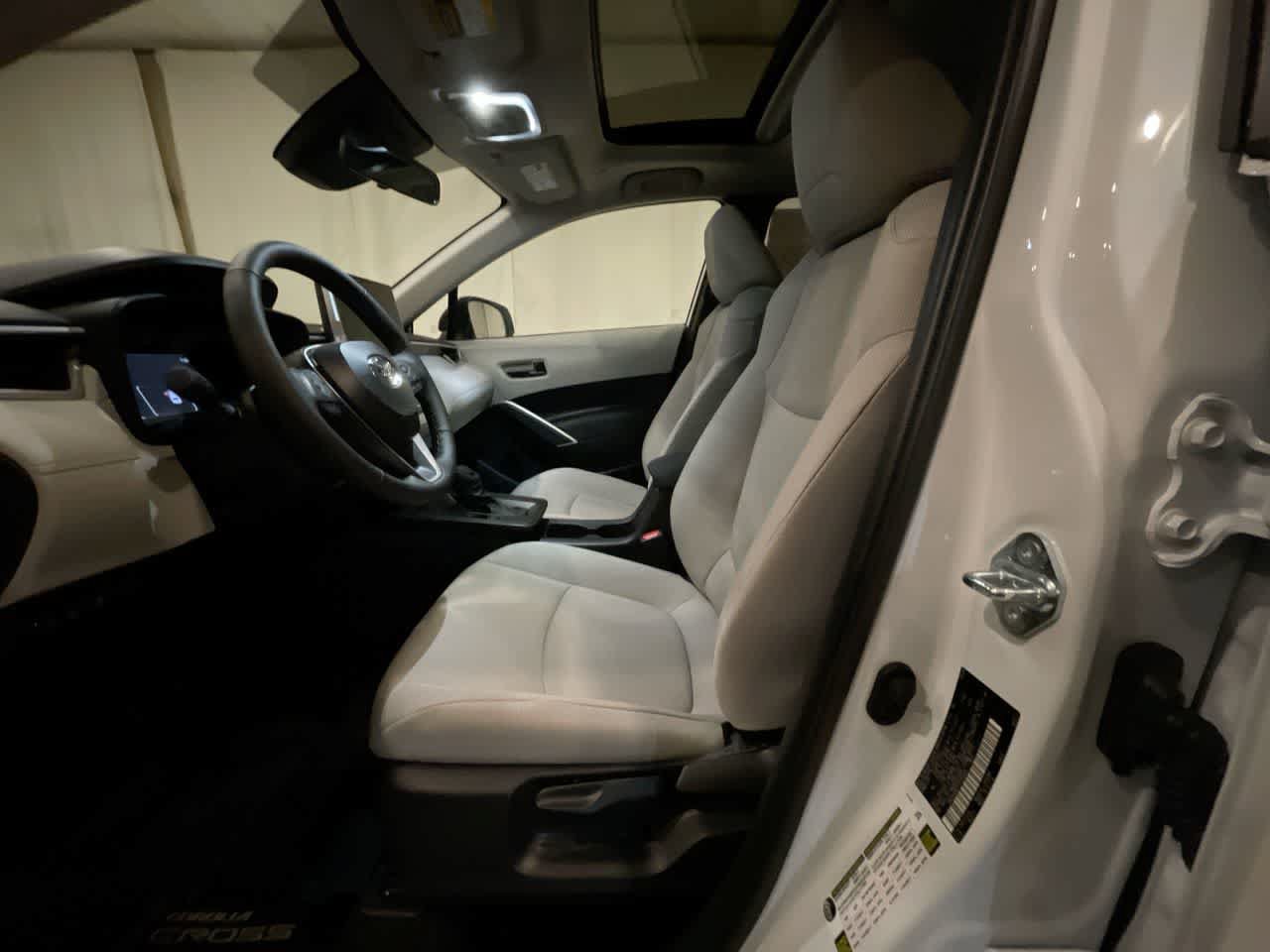 New 2026 Toyota Corolla Cross LE w/ Moonroof Package AWD/4WD image 11
