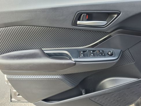 Used 2019 Toyota C-HR LE FWD image 22