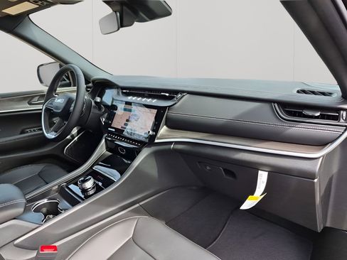 New 2026 Jeep Grand Cherokee L Limited RWD image 16