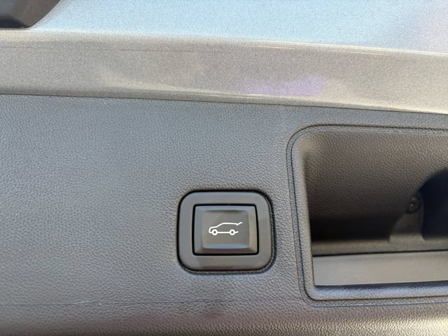 Used 2023 GMC Terrain SLE w/ Driver Convenience Package FWD image 17