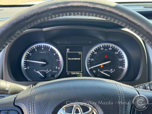 Used 2017 Toyota Highlander XLE FWD image 19