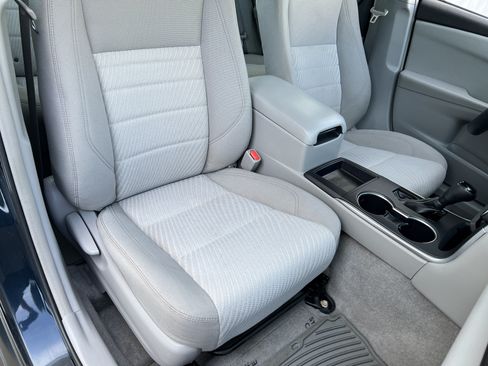 Used 2017 Toyota Camry LE FWD image 23