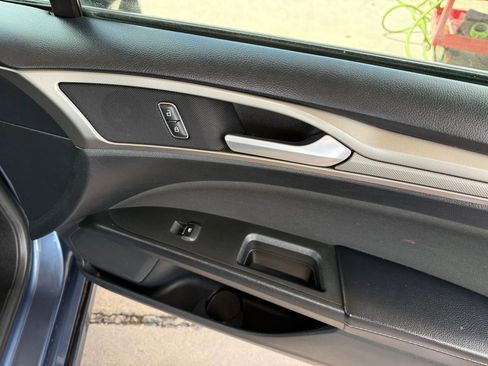 Used 2019 Ford Fusion SE FWD image 21