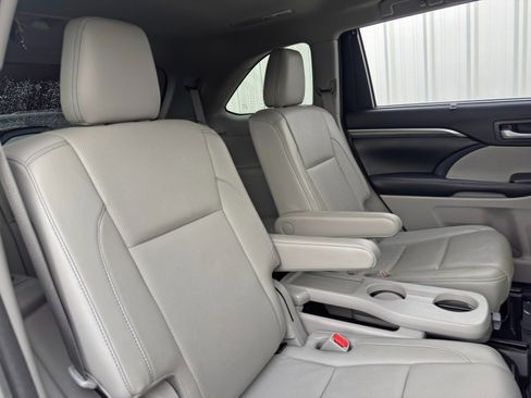 Used 2018 Toyota Highlander Limited image 38