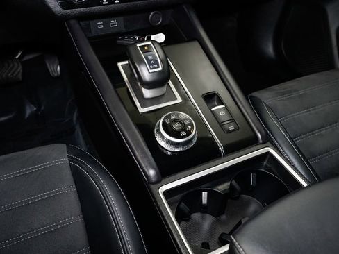 Used 2023 Mitsubishi Outlander SE image 19