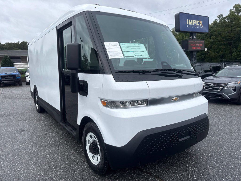 Used 2025 Chevrolet Brightdrop 600 AWD/4WD image 2