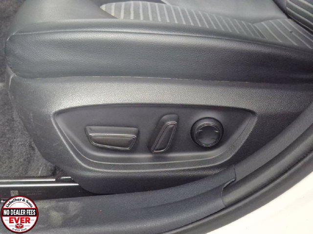 Used 2020 Toyota Camry SE FWD image 17