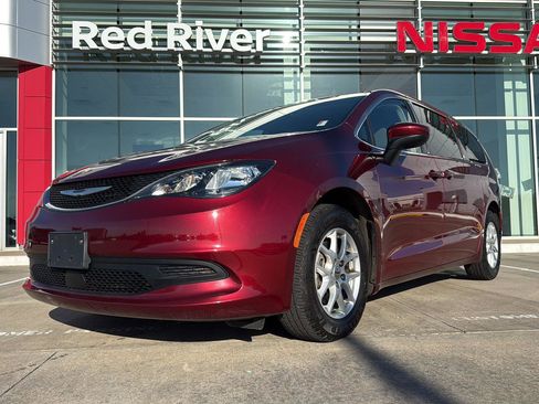 Used 2021 Chrysler Voyager LX w/ Cold Weather Group FWD image 2