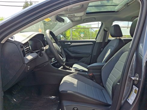 New 2026 Volkswagen Jetta SE FWD image 9