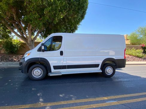 Used 2025 RAM ProMaster 2500 w/ U-Haul Equipment Group FWD image 57