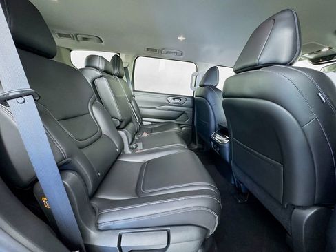 Used 2025 Nissan Armada SV image 30