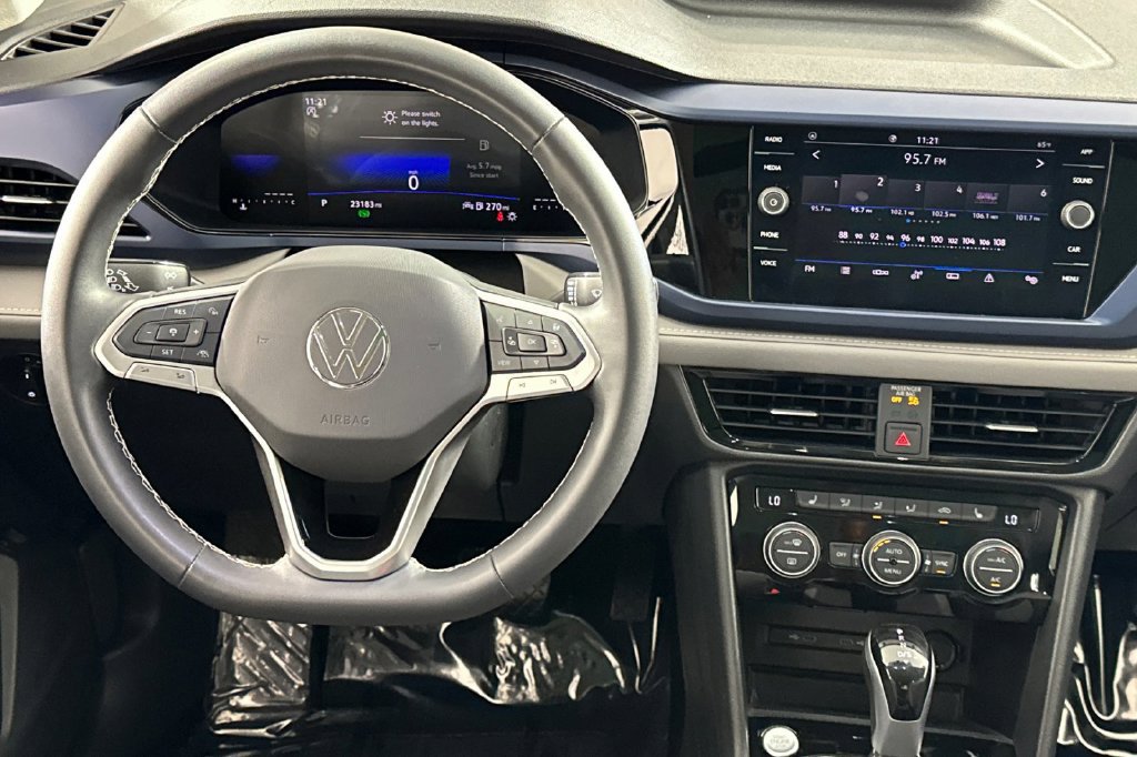 Used 2024 Volkswagen Taos SE w/ Panoramic Sunroof Package FWD image 17