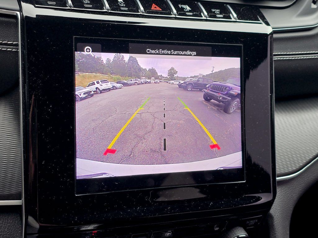 Used 2024 Jeep Grand Cherokee Altitude RWD image 10