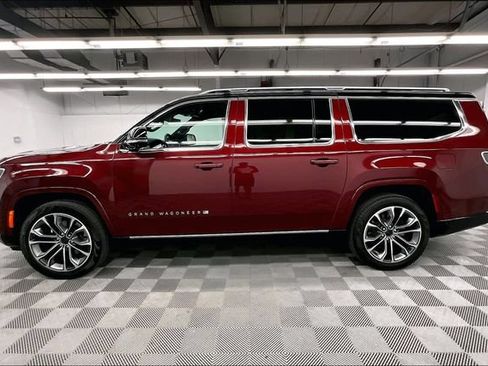 Used 2025 Jeep Grand Wagoneer L Series III w/ Rear-Seat Entertainment Group AWD/4WD image 13