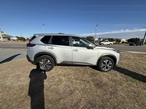 Used 2022 Nissan Rogue SV image 8