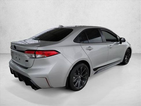 Used 2026 Toyota Corolla SE FWD image 5