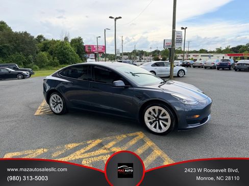 Used 2022 Tesla Model 3 RWD image 3