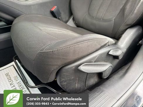 Used 2015 Chrysler 200 Limited image 24